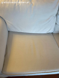 2er Ikea Sofa weiß. Wir verschenken ein 2er Ikea Sofa in guten Zustand. Der Bezug ist waschbar (frische gewaschen) das Sofa hat keine größeren Flecken. Wir sind ein Rauch-und tierfreier Haushalt. Nur Abholung. Wir wohnen im 2.Stock. Die Lampe auf dem Bild wird bei Bedarf dazu geschenkt.