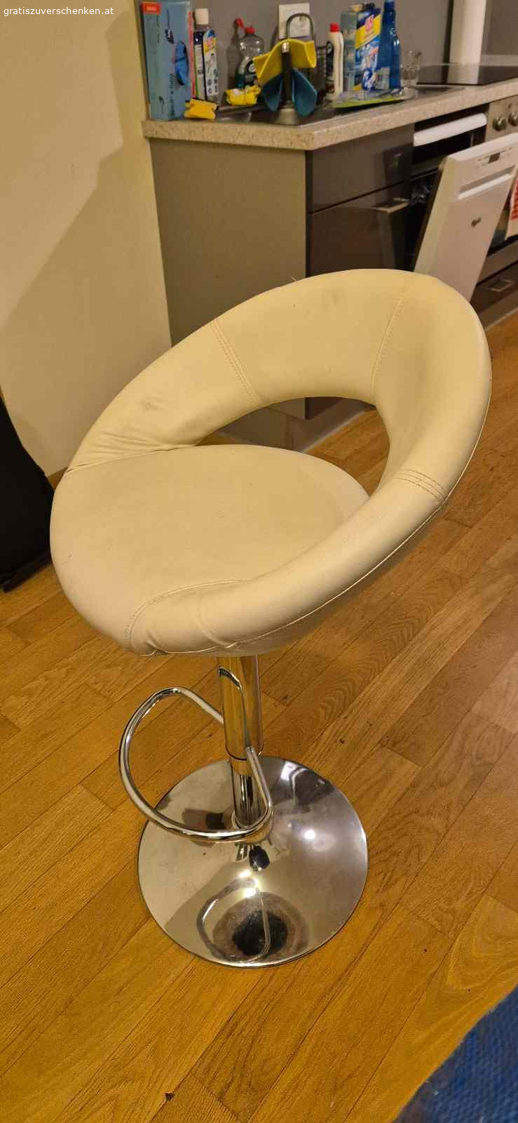 Barhocker. Barhocker, beige, guter Zustand zu verschenken. Funktioniert einwandfrei:)