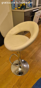 Barhocker. Barhocker, beige, guter Zustand zu verschenken. Funktioniert einwandfrei:)