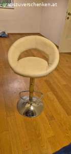 Barhocker. Barhocker, beige, guter Zustand zu verschenken. Funktioniert einwandfrei:)