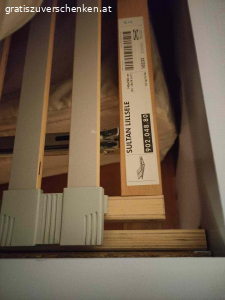 Bett 140x200 MALM IKEA mit Lattenrost und Nachttisch. Wegen Umzug verschenke ich mein selbst bemaltes (hellblau/geht ein wenig ins violettfarbende) Ikea-Malmbett inkl. Nachttisch und Lattenrost (ohne Matratze). Abgeholt werden kann das Bett bei mir in Innsbruck :) liebe Grüße Caro