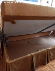 Bett mit Bettkasten 90x190/ Einzelbett. Bett mit Auffbewahrungsfach / Stauraum / Bettkasten für Decke, Polster etc...

Samt Currygelb / gold 190 cm lang und 93 cm breit. Mit Bettkasten für Decken etc...darunter.

Seitenwand ist nicht am Bett fixiert und kann separat verwendet werden.

Abholung im 13. Speising. Nähe Speisingerstrasse. 1130 Wien. 

Nichtraucher Haushalt.