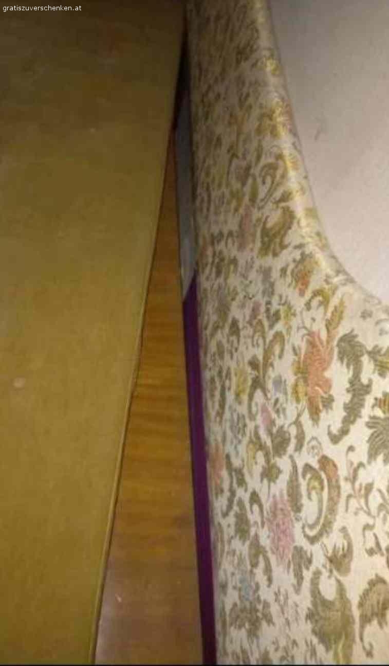 Bett mit Bettkasten 90x190/ Einzelbett. Bett mit Auffbewahrungsfach / Stauraum / Bettkasten für Decke, Polster etc...

Samt Currygelb / gold 190 cm lang und 93 cm breit. Mit Bettkasten für Decken etc...darunter.

Seitenwand ist nicht am Bett fixiert und kann separat verwendet werden.

Abholung im 13. Speising. Nähe Speisingerstrasse. 1130 Wien. 

Nichtraucher Haushalt.