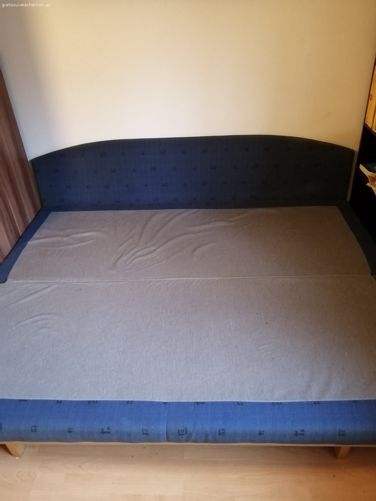 Couch mit Schlaffunktion Möbel Gratis zu verschenken