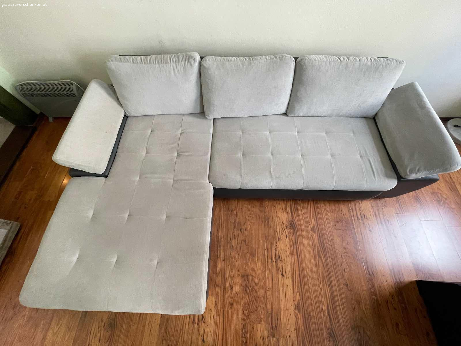Couch. Gut erhaltene Couch für alle Lagen und die ganze Familie. Für Selbstabholer (und Selbtzerleger), nur am 13. Oktober in Wien-Favoriten