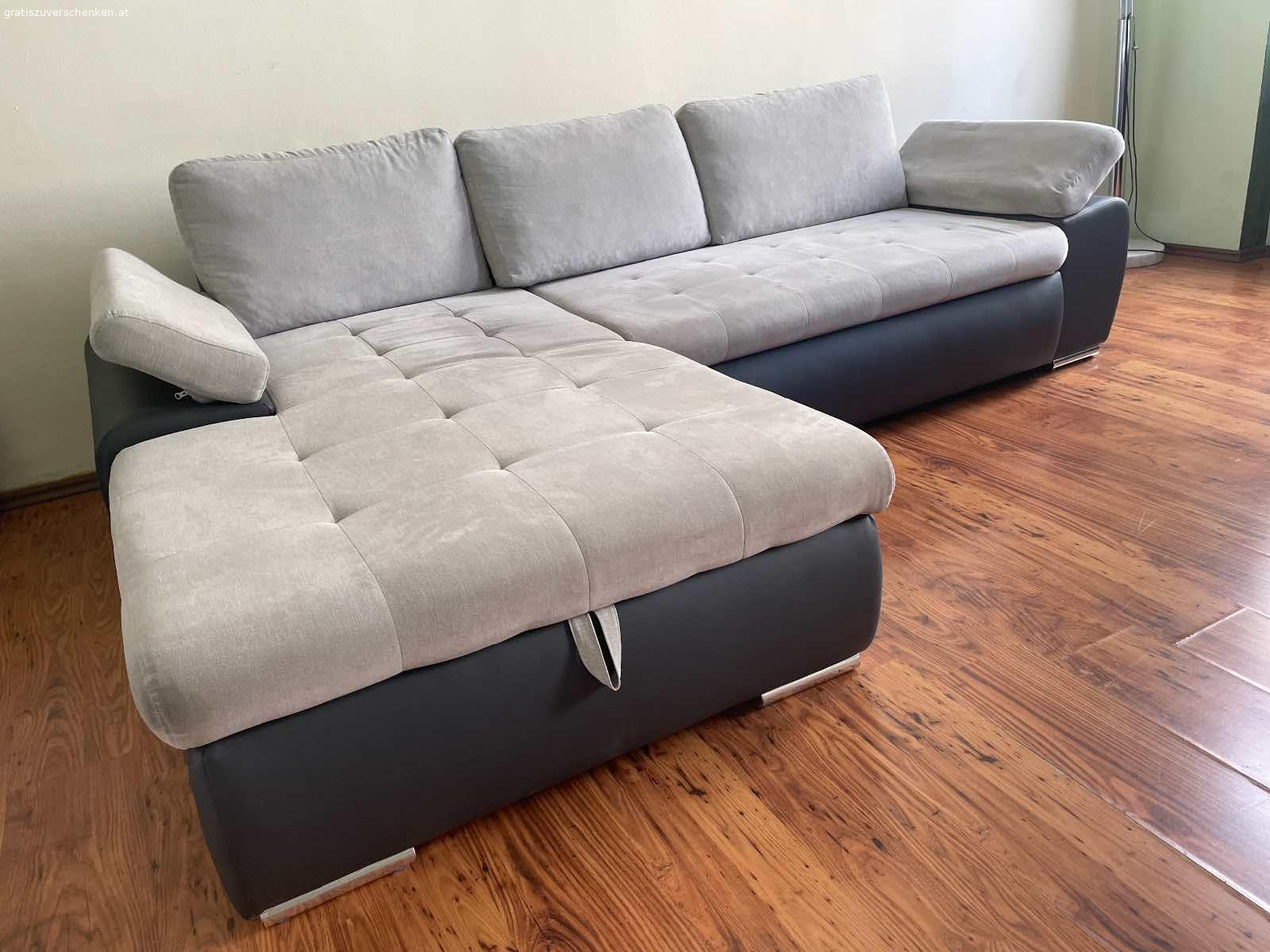 Couch. Gut erhaltene Couch für alle Lagen und die ganze Familie. Für Selbstabholer (und Selbtzerleger), nur am 13. Oktober in Wien-Favoriten