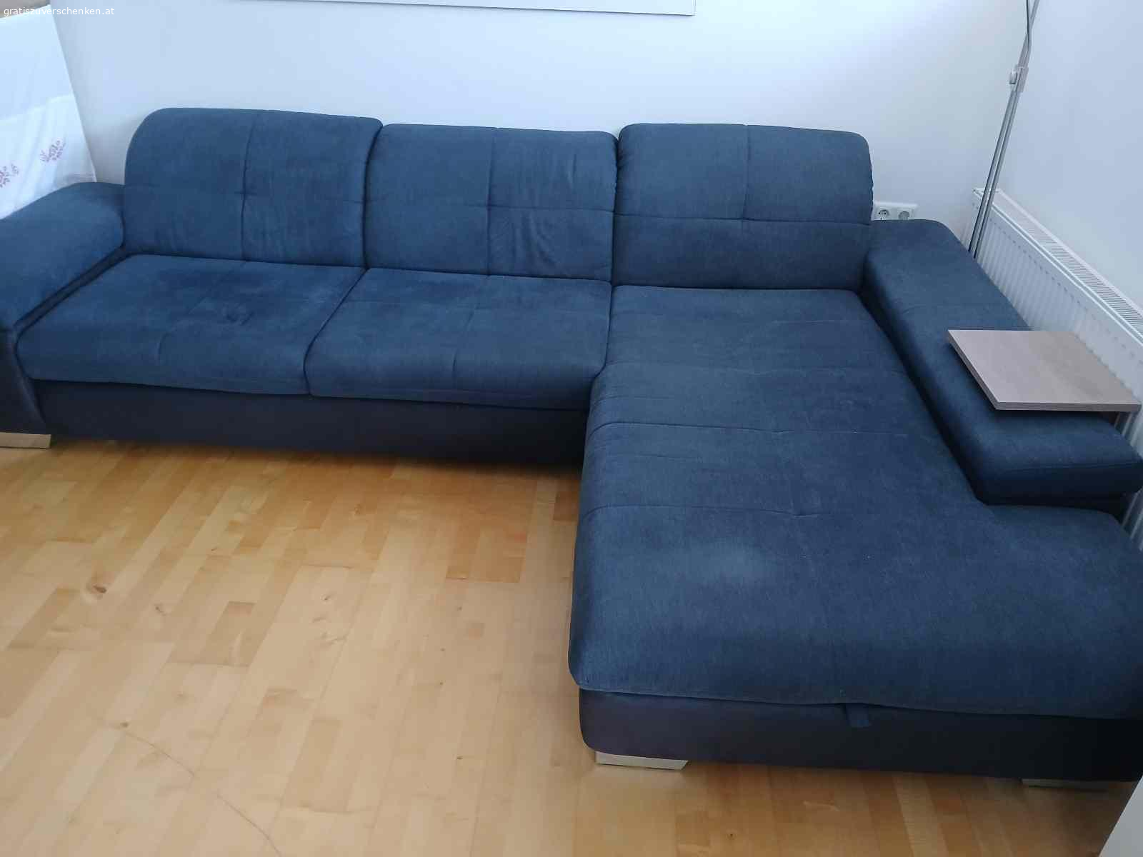 Couch. Schwarze Couch mit Stauraum