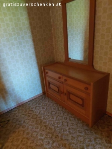 Diverse Möbel. Diverse Möbel und Küche inkl. Kühlschrank und Backofen zu verschenken