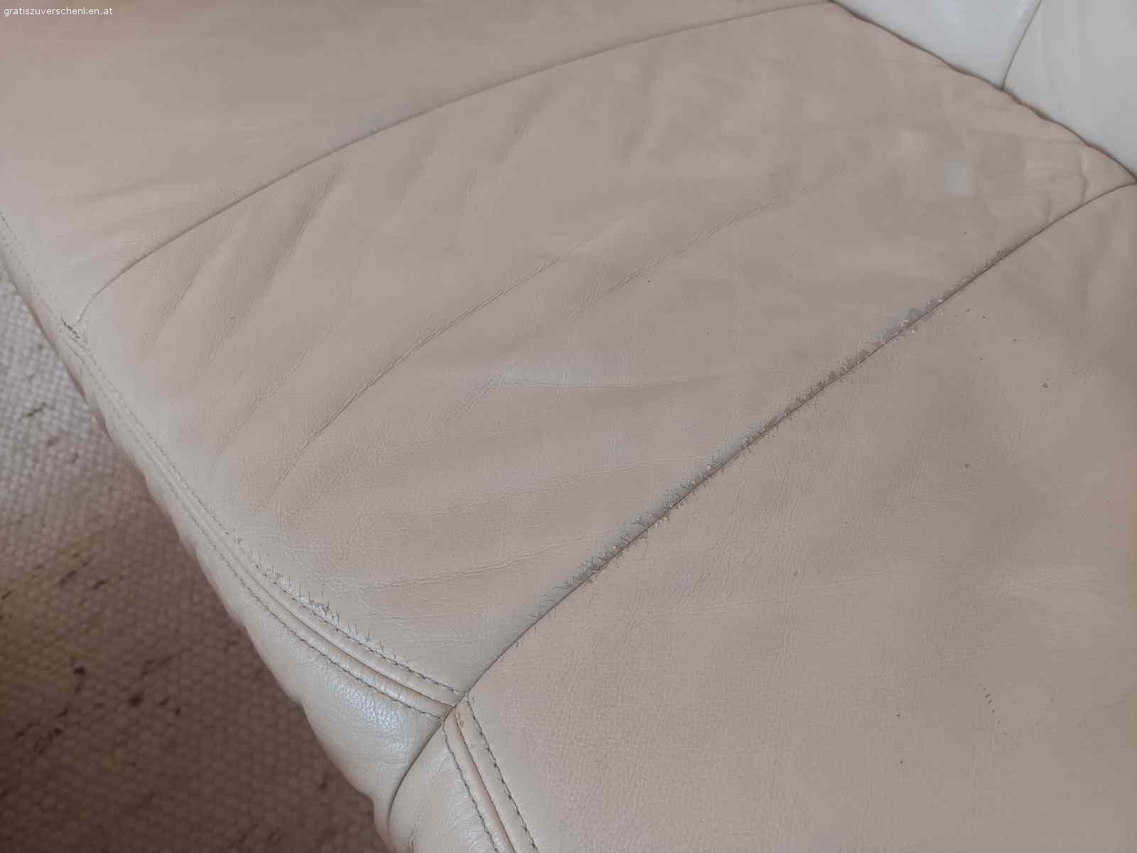 Echtleder-Sofa beige. SOFA: 190cm lang, 90cm tief, 94cm hoch
FUẞBANK: 50x60cm

SELBSTABHOLUNG in Diesendorf (3243, Melk, NÖ)