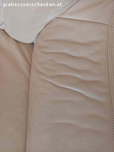 Echtleder-Sofa beige. SOFA: 190cm lang, 90cm tief, 94cm hoch
FUẞBANK: 50x60cm

SELBSTABHOLUNG in Diesendorf (3243, Melk, NÖ)