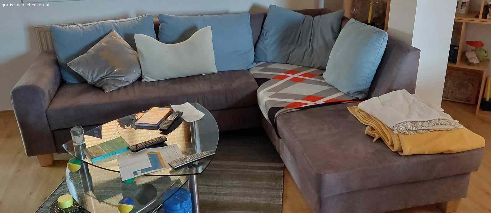 Ecksofa mit Bettfunktion. Ecksofa mit Bettfunktion und Polster; Microfaserbezug; Maße ca. 235*195