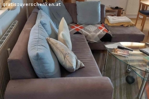 Ecksofa mit Bettfunktion. Ecksofa mit Bettfunktion und Polster; Microfaserbezug; Maße ca. 235*195