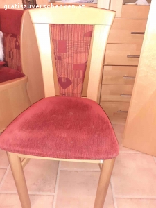 Esstisch inkl. Eckbank und 3 Sesseln. Esstisch inkl. Eckbank und 3 Sesseln
Tisch - 1,50m x 1,10m oval mit einer abgerundeten Ecke
Bank - passend zum Tisch mit rotem bzw rotgemustertem Stoff
2,65m x 2,20m
3 passende Sessel