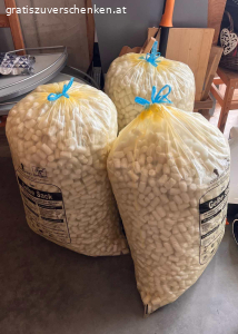 Füllmaterial ökologisch 3 Säcke. Bestehen aus Papier und Maisstärke. 
Wasserlöslich und kompostierbar.