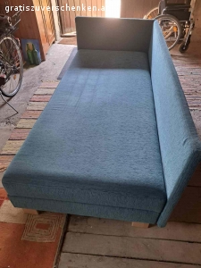Jokabett zu verschenken. Jokabett gebraucht, Vollholz, stabil, guter Zustand
geringe Gebrauchsspuren, blau, Textilbezug
Maße: 200 x 90 cm
Selbstabholung