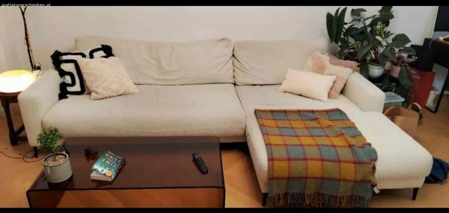 Kare couch 3-4 Jahre alt. Verschenke unsere Couch aufgrund von Neuanschaffung.
Länge fast 3 Meter!