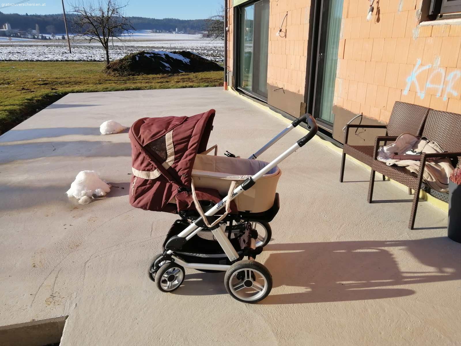 Kinderwagen zu verschenken. Kinderwagen 

Babywanne + Adapter für Maxi Cosi