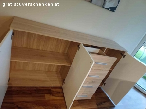 Kommode Sideboard Anrichte. Größe:

175,7 cm x 38,5 cm x 93,5 cm

Am letzten Foto sieht man einen kleinen Schönheitsfleck. Er fällt aber kaum auf. Abholung vom Erdgeschoss