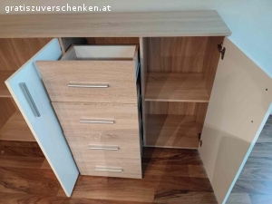 Kommode Sideboard Anrichte. Größe:

175,7 cm x 38,5 cm x 93,5 cm

Am letzten Foto sieht man einen kleinen Schönheitsfleck. Er fällt aber kaum auf. Abholung vom Erdgeschoss