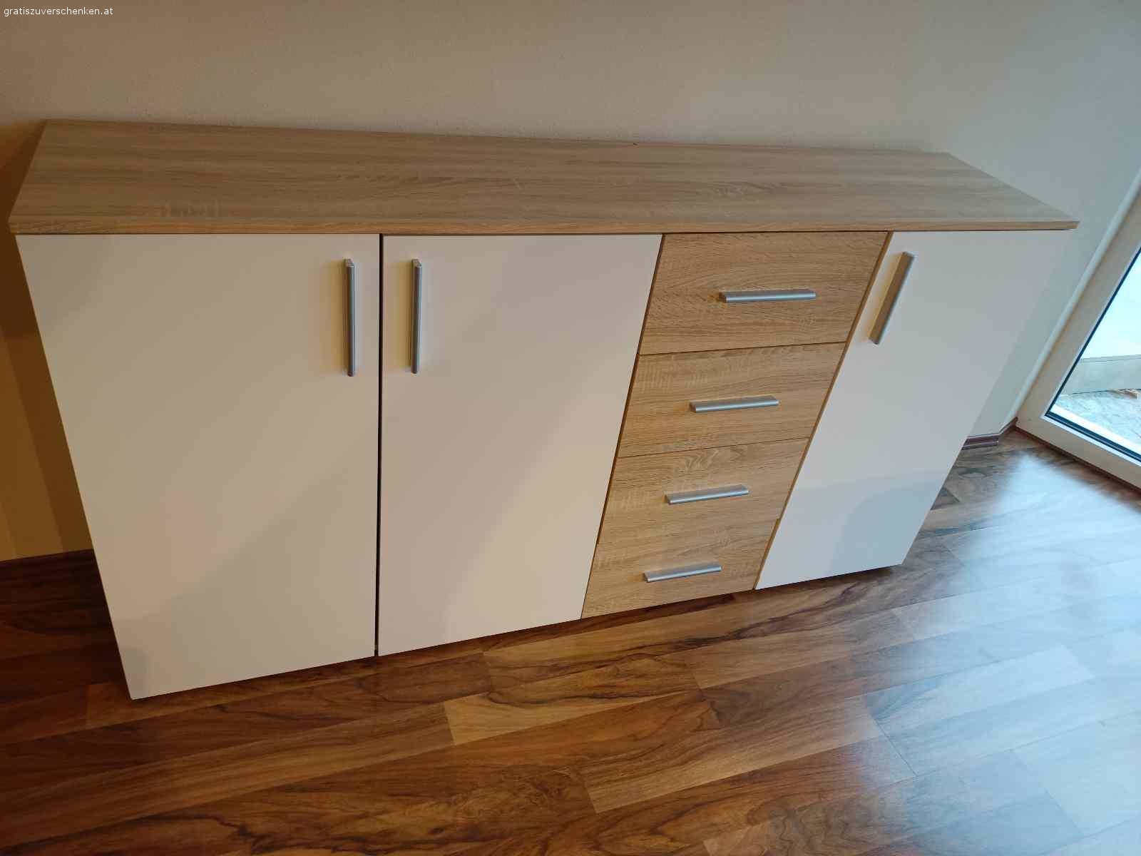 Kommode Sideboard Anrichte. Größe:

175,7 cm x 38,5 cm x 93,5 cm

Am letzten Foto sieht man einen kleinen Schönheitsfleck. Er fällt aber kaum auf. Abholung vom Erdgeschoss