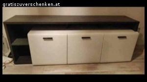 Kommode. Top Kommode, wunderschön, viel Platz, elegantes Design.  geschenkt? NP war 290 und das auf Sale.

Mit Beleuchtung. L 177, B 37 cm