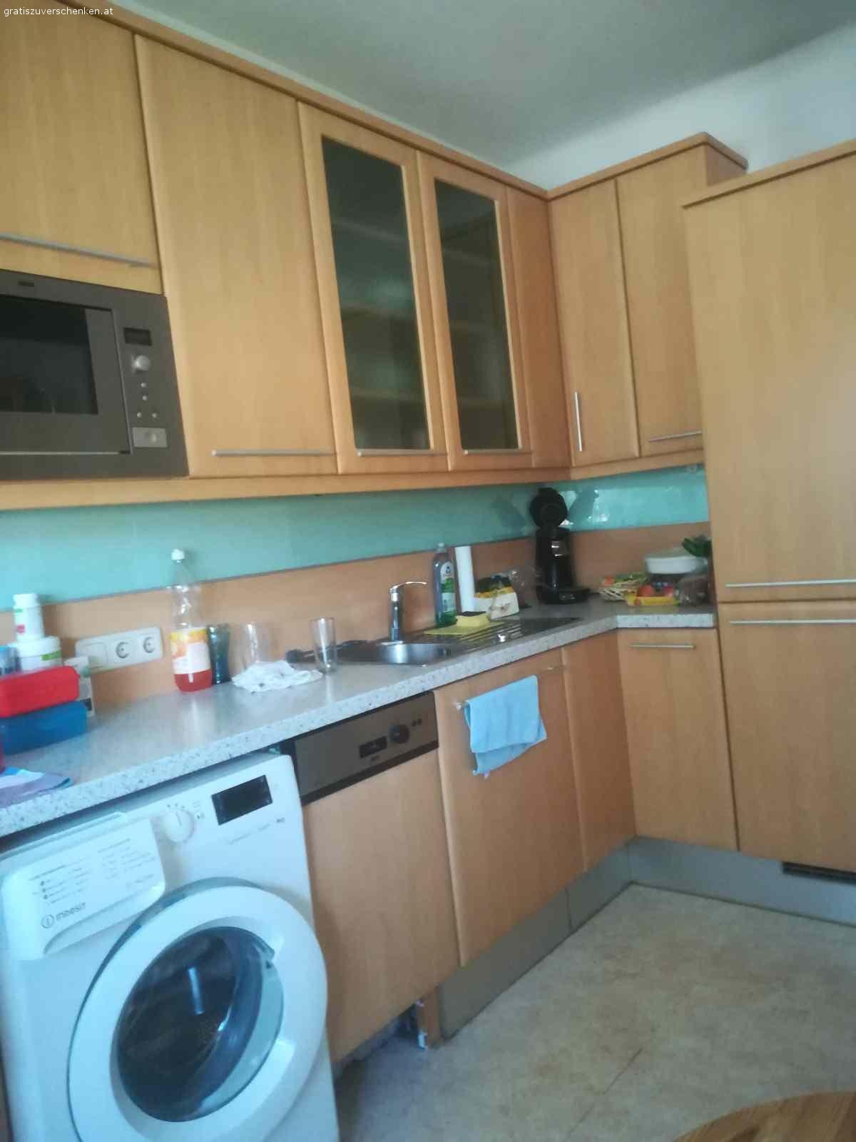 Küche zu verschenken. Verschenke Dan Küche mit Geräten , selbstabbau, Ende September zu haben