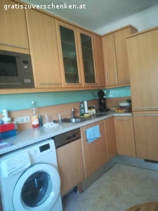 Küche zu verschenken. Verschenke Dan Küche mit Geräten , selbstabbau, Ende September zu haben