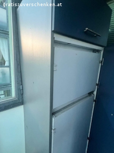 Kühlschrank. Kühlschrank zu verschenken, stand seit 2 Jahren auf der Terrasse.