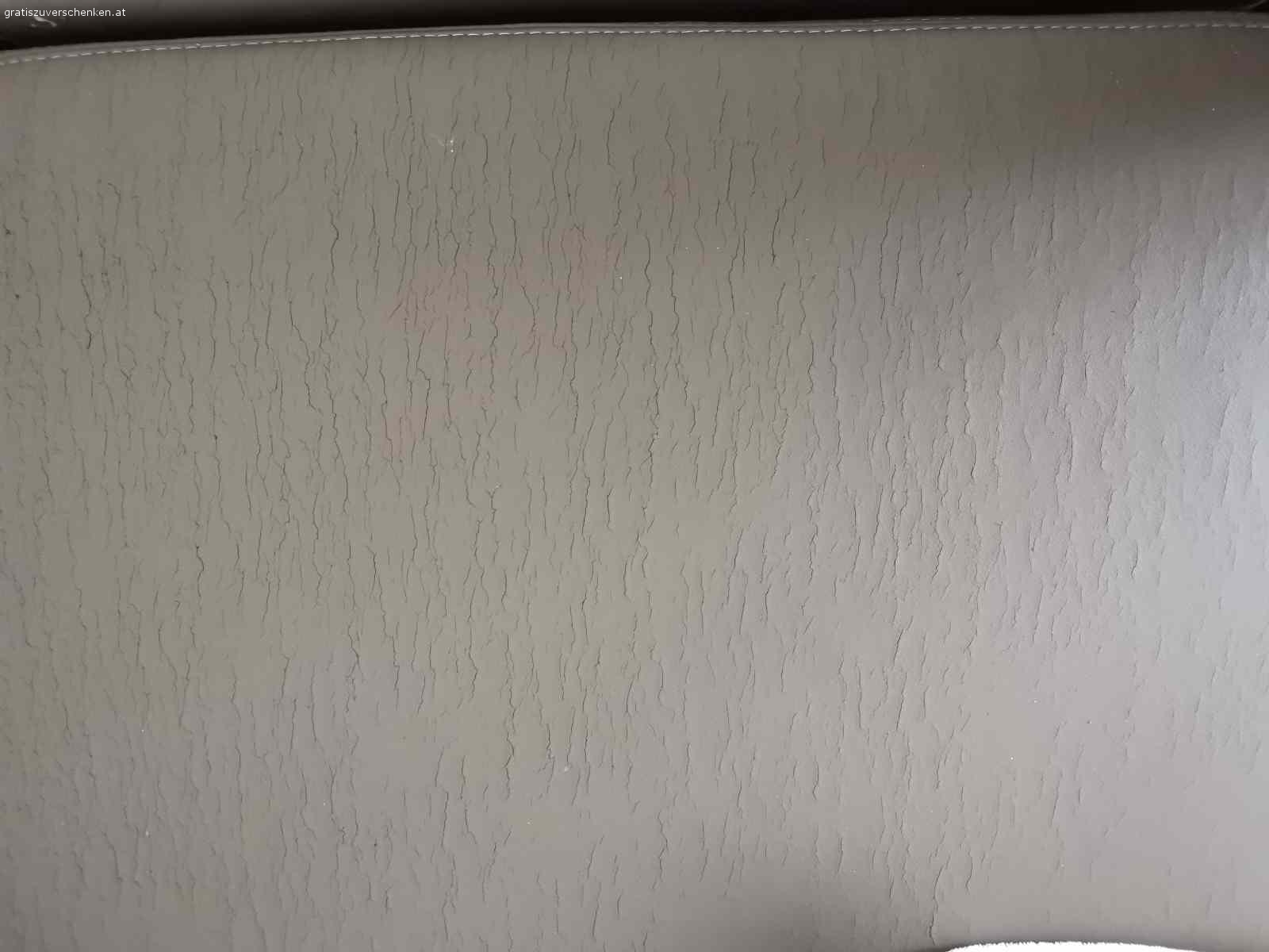 L-Couch. Schlammfarbene L-Couch zu verschenken.
Ohne Hocker (am Foto durchgestrichen).
Starke Gebrauchsspuren (Risse) obwohl sie nicht viel in Gebrauch war.
Maße:
Breite:185cm
Höhe:85cm
Tiefe:250cm
mit Bettfunktion
Selbstabholung