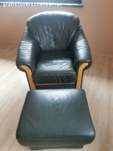Ledersessel. Gebrauchter Ledersessel und Hocker mit den Maßen: 
Sessel:  87cm lang, 90 cm breit und 87 cm hoch
Hocker: 58 x 47 x 42 hoch