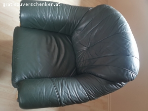 Ledersessel. Gebrauchter Ledersessel und Hocker mit den Maßen: 
Sessel:  87cm lang, 90 cm breit und 87 cm hoch
Hocker: 58 x 47 x 42 hoch