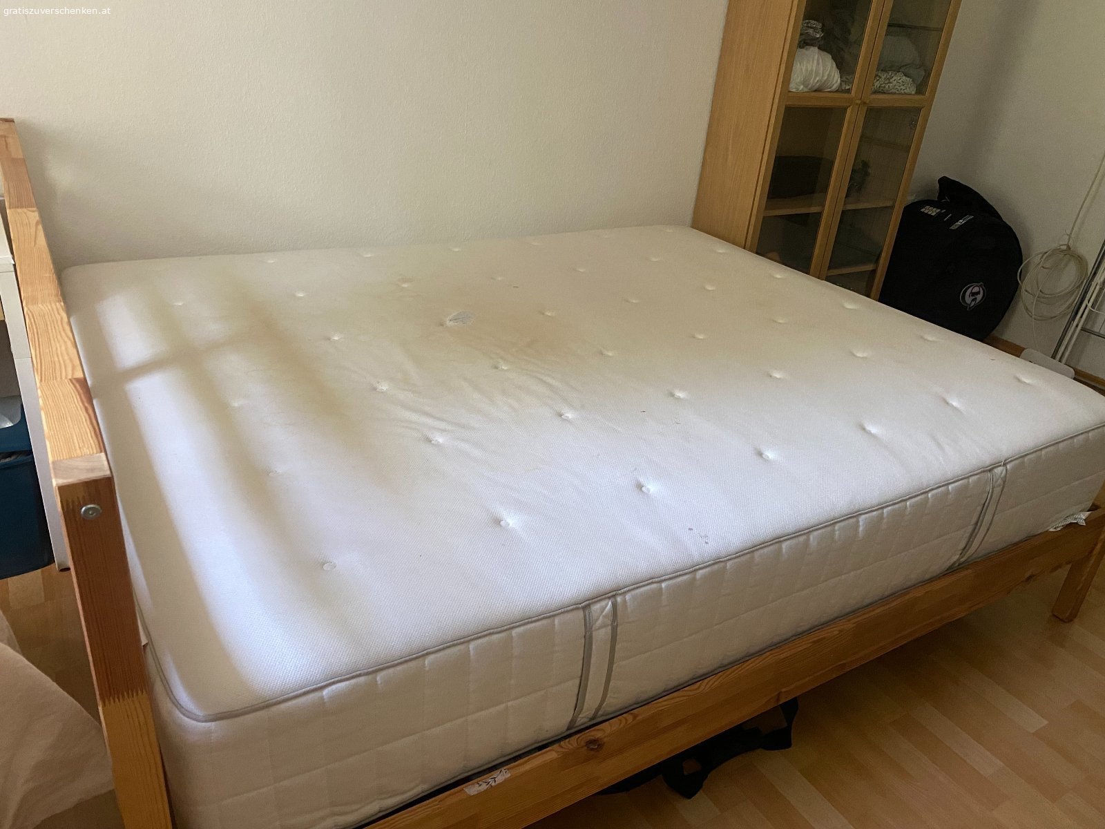 Matratze Hokkasen IKEA 160x200 (sofort Selbstabholung). Ich verschenke die Matratze von IKEA. Hokkasen 160x200. Die ist in gutem Zustand mit einigen Gebrauchsspuren. 

sofort Selbstabholung


Liebe Grüße!