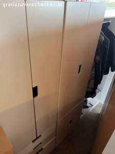 Möbel zu verschenken. Bauen um und verschenken Möbel! Dann natürlich ohne Kleider drinnen;)

Selbstabholung!!! Bitte auch selbst abbauen auch im Fall;)

Entweder heute Nachmittag 16 bis 20h oder morgen zwischen 8 und 14h in Arzl holen,  oder einfach ab 9.12. vorm Haus mitnehmen was noch da ist!
Arzlerstrasse 138g (bei grau weißem Haus 136 steile Straße ganz hinunter)
Viel Spaß!