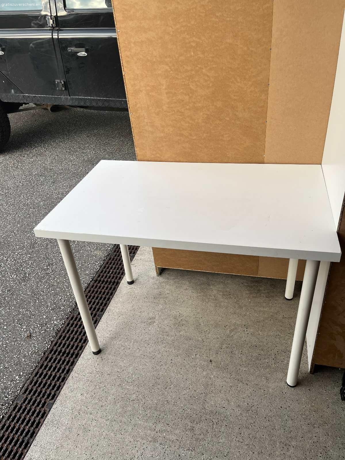 Möbel zu verschenken. Bauen um und verschenken Möbel! Dann natürlich ohne Kleider drinnen;)

Selbstabholung!!! Bitte auch selbst abbauen auch im Fall;)

Entweder heute Nachmittag 16 bis 20h oder morgen zwischen 8 und 14h in Arzl holen,  oder einfach ab 9.12. vorm Haus mitnehmen was noch da ist!
Arzlerstrasse 138g (bei grau weißem Haus 136 steile Straße ganz hinunter)
Viel Spaß!