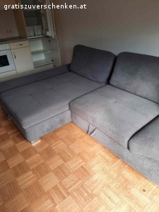 Möbel zu verschenken. Couchtisch, Schreibtisch, Vitrine, Couch, Fernsehtisch und Trennwand zu verschenken