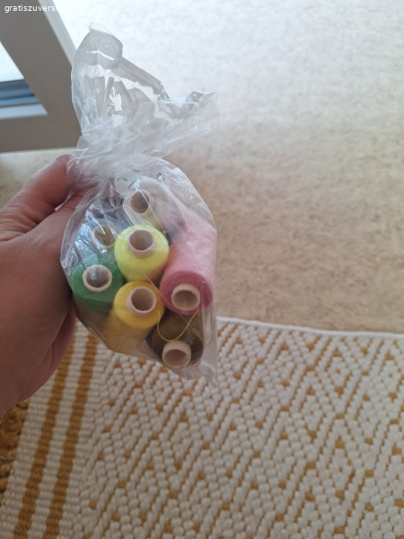 Nähdfaden verschiedene Farben