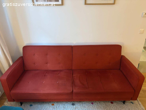 Rostrote Couch mit Schlaffunktion. Maße ca 210x75cm
Rückenlehne umklappbar, dann hat man eine Liegefläche von ca 210x140cm
ein kleiner Teil des Sitzpolsters ist abgesunken, jedoch trotzdem voll funktionsfähig. (siehe 2. Foto)
Marke made
nur Selbstabholung