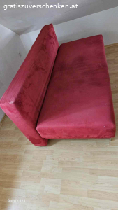 rote Couch mit Bettfunktion +  Kommode zu verschenken. auf Grund einer Übersiedlung ist eine Couch mit Bettfunktion zu verschenken