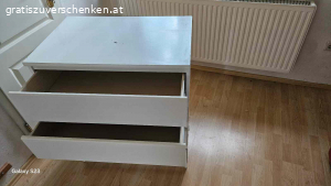 rote Couch mit Bettfunktion +  Kommode zu verschenken. auf Grund einer Übersiedlung ist eine Couch mit Bettfunktion zu verschenken