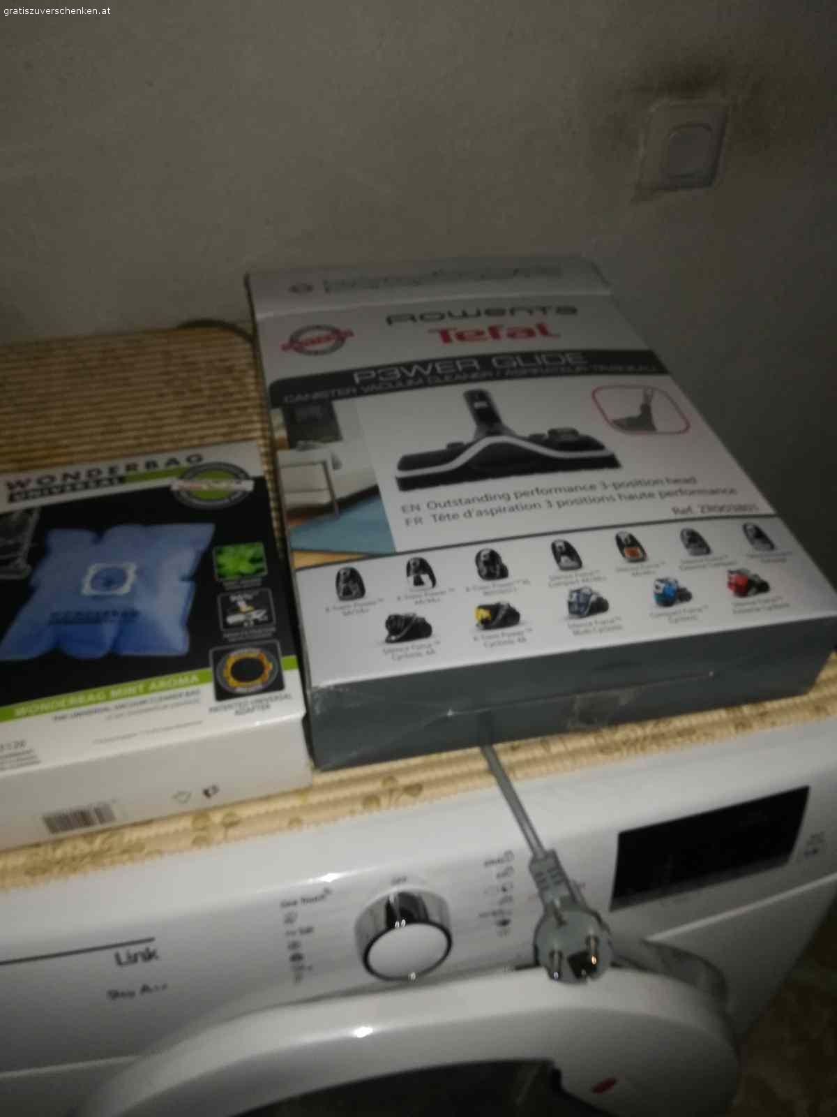 Rowenta Zubehör. Rowenta Staubsauger Zubehör:  fabrikneue Bodenduese und Staubsaugerbeutel