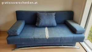 Schlafsofa zu verschenken. Das Sofa ist in gutem Zustand und sehr bequem. Der Stoff hat einen Riss (leicht mit Überwurf abzudecken). Sitzfläche 80x200cm, ausgeklappt 160x200 cm. Selbstabholung. Muss bis Mittwoch, 29.3. in der früh abgeholt werden.