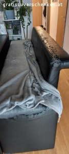 Sitzbank. Kunstleder Sitzbank zum verschenken. Mann sollte sie neu überziehen lassen oder mit eine Decke benutzen.