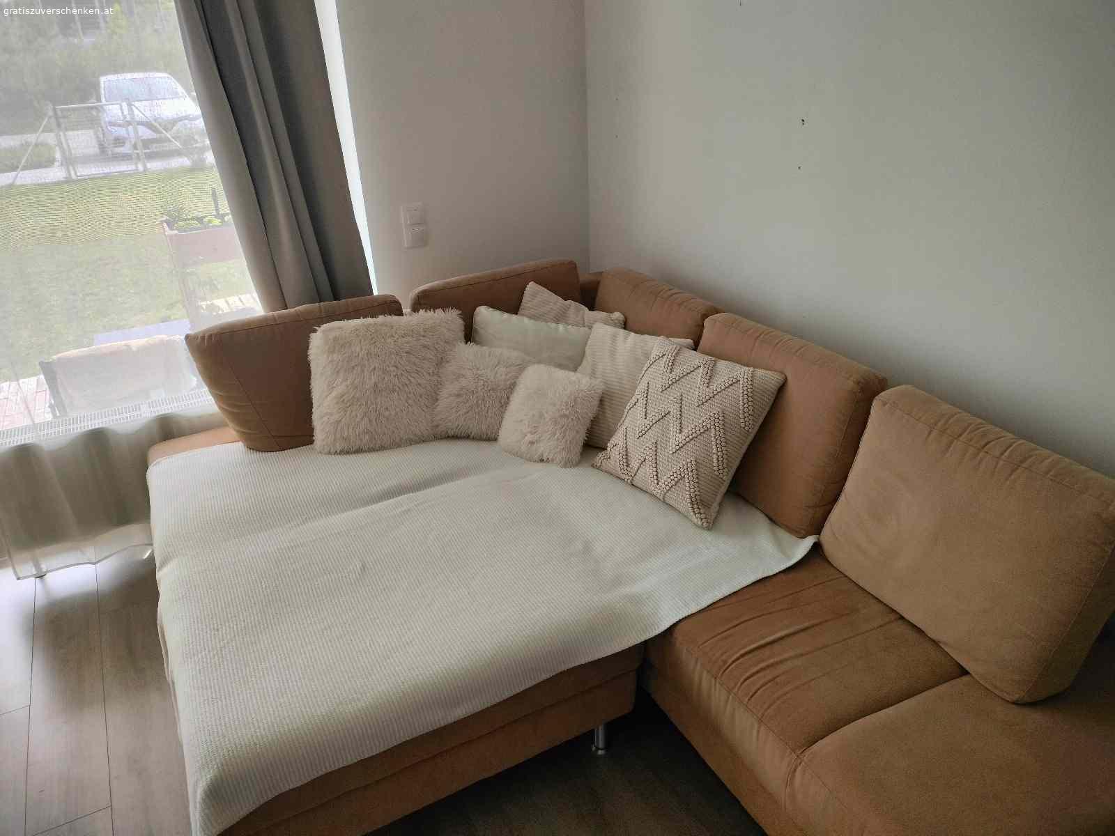 Sitzgruppe 250x190 cm plus Hocker. Sitzgruppe 250x190 cm plus Hocker 80x100 cm.
Zu verschenken!

Abholung in St Pölten