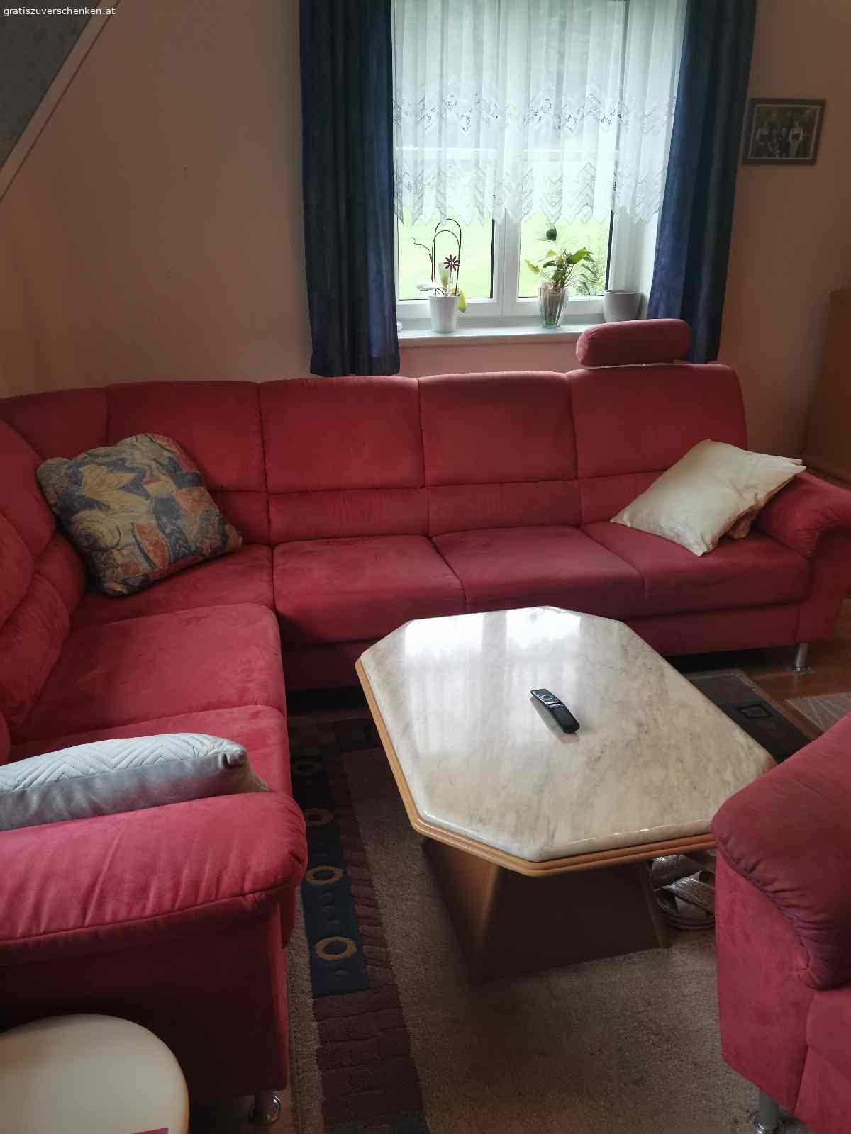 Sofa Garnitur. Verschenke Sofa Garnitur ca 250x220 mit Sessel.
Johann 0664/4857411 Steiermark