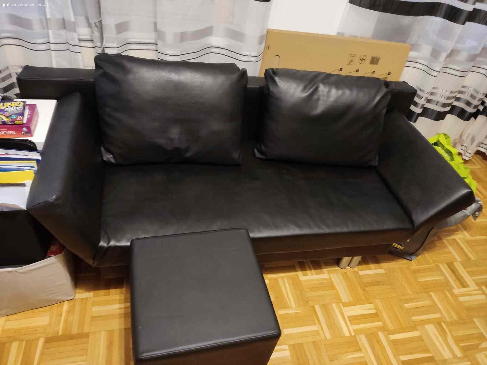 Sofa zu verschenken. Sofa schwarz Kunststoffleder mit Bettfunktion zu verschenken
