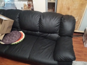Sofa. Das Sofa ist 2Jahre alt Schwarz. 2.5 Sitzplätze