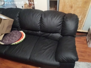 Sofa. Das Sofa ist 2Jahre alt Schwarz. 2.5 Sitzplätze
