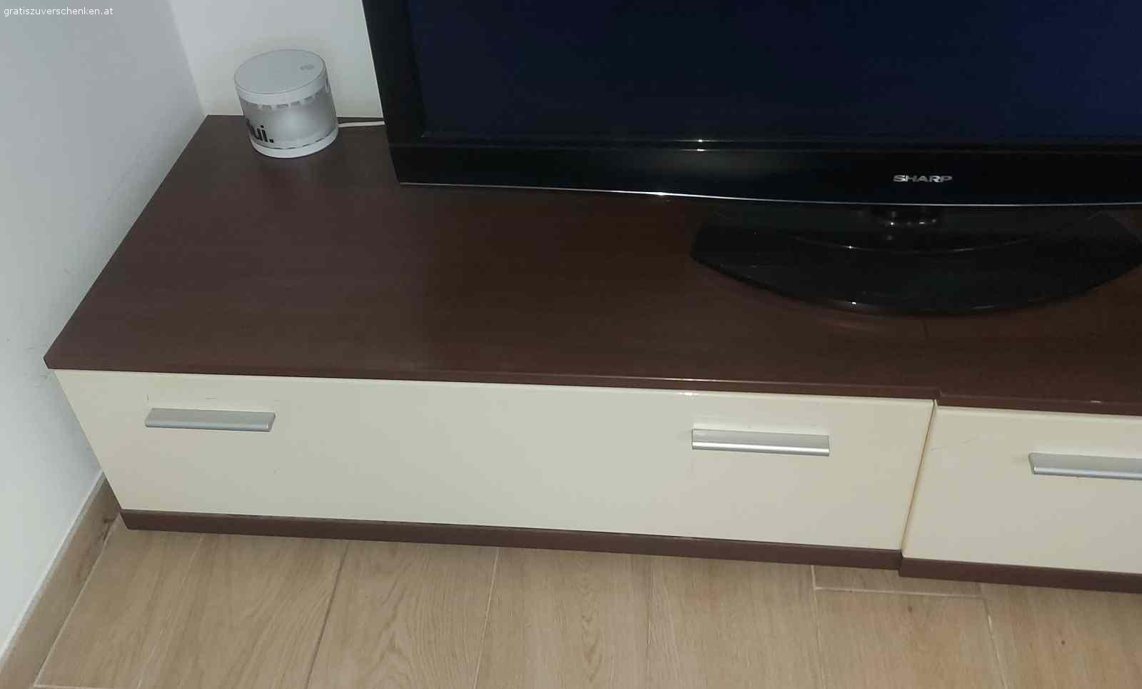 Tvboard Wohnwand. Wohnwand

Hängekasten Breite 100 cm Tiefe 37
Dekohängeregal Breite 100 cm

Tv Lowboard Breite 100 cm Tiefe 53
2 Stk

Leichte Gebrauchsspuren, auf der Glanzfolie bzw. Frontseite

Nur Selbstabholung möglich in Mödling 
Wird nicht zerlegt
Lg