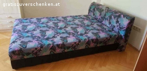 Verschenke Bett 200x140 Liegefläche. Verschenke zur Selbstabholung und Selbstabbau Bett mit 140x200cm Liegefläche. Kopfteil hat 148x75x18cm