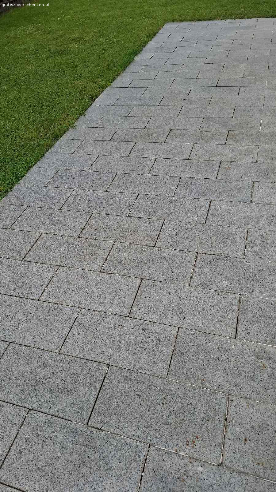 VERSCHENKE ca. 70 m2 Granitplatten. Verschenke ca. 70 m2 Granitplatten. ACHTUNG müssen selbst abgeholt und abgetragen werden. Liegen weitestgehend LOSE